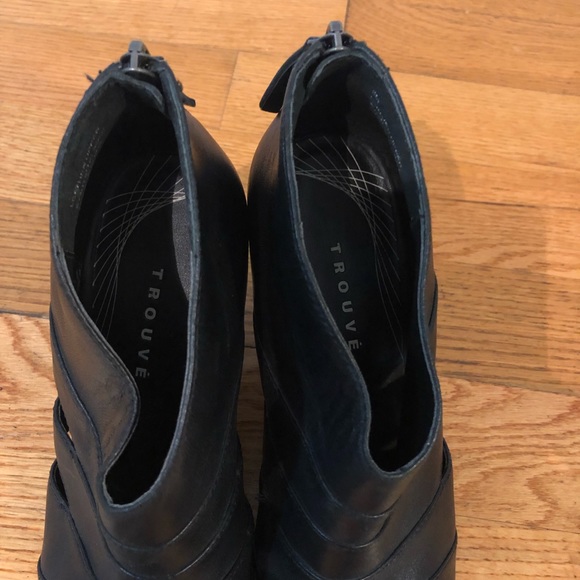 Trouve Black Leather Cutout Wedge Ankle Bootie GUC - Picture 6 of 7